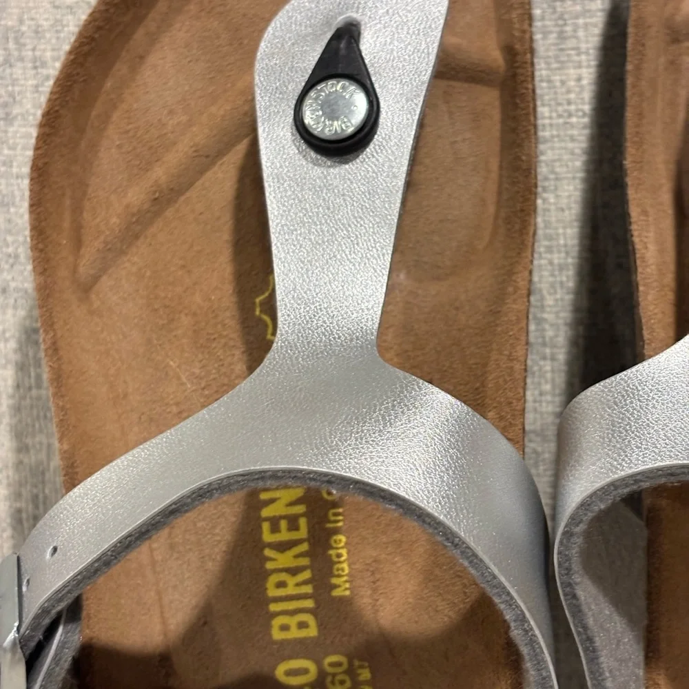 NWOT Birkenstock Gizeh Birko-Flor Silver Metallic Size 40 - Picture 2 of 11